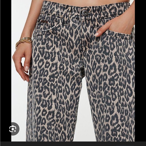 BDG LOW RISE DENIM - Picture 4 of 4